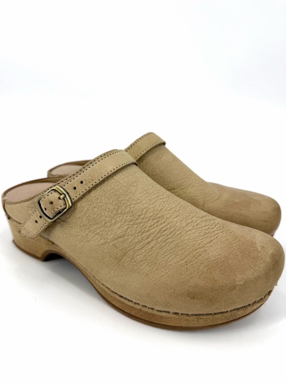 DANSKO Berry Burnished Nubuck Clogs Women's Size 38EU 7.5-8 US Tan Slip On Mules
